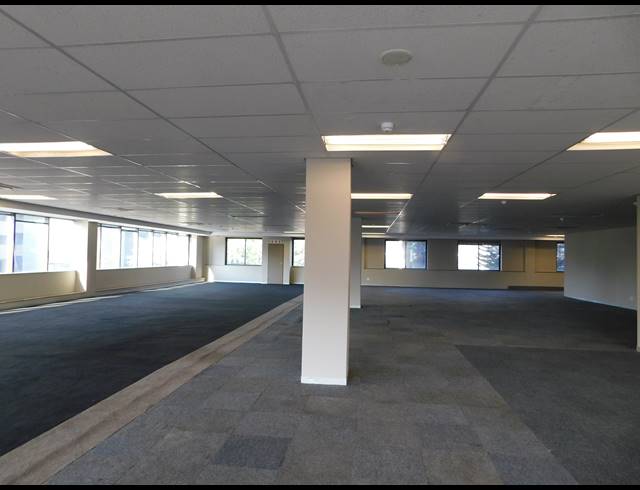 1,558M² OFFICE TO LET IN PARKTOWN